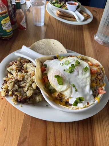 Huevos with crispy home fries